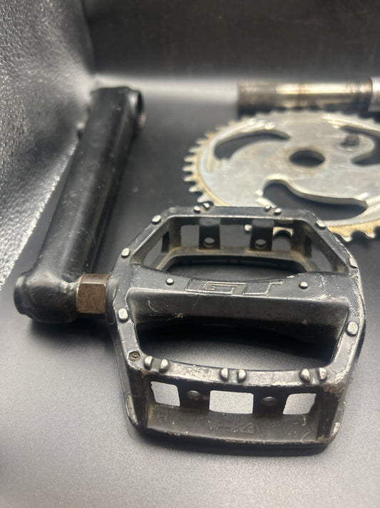 Unbranded Bmx 180 Crankset With GT Bikes 39T Chainring Sprocket And GT Pedals