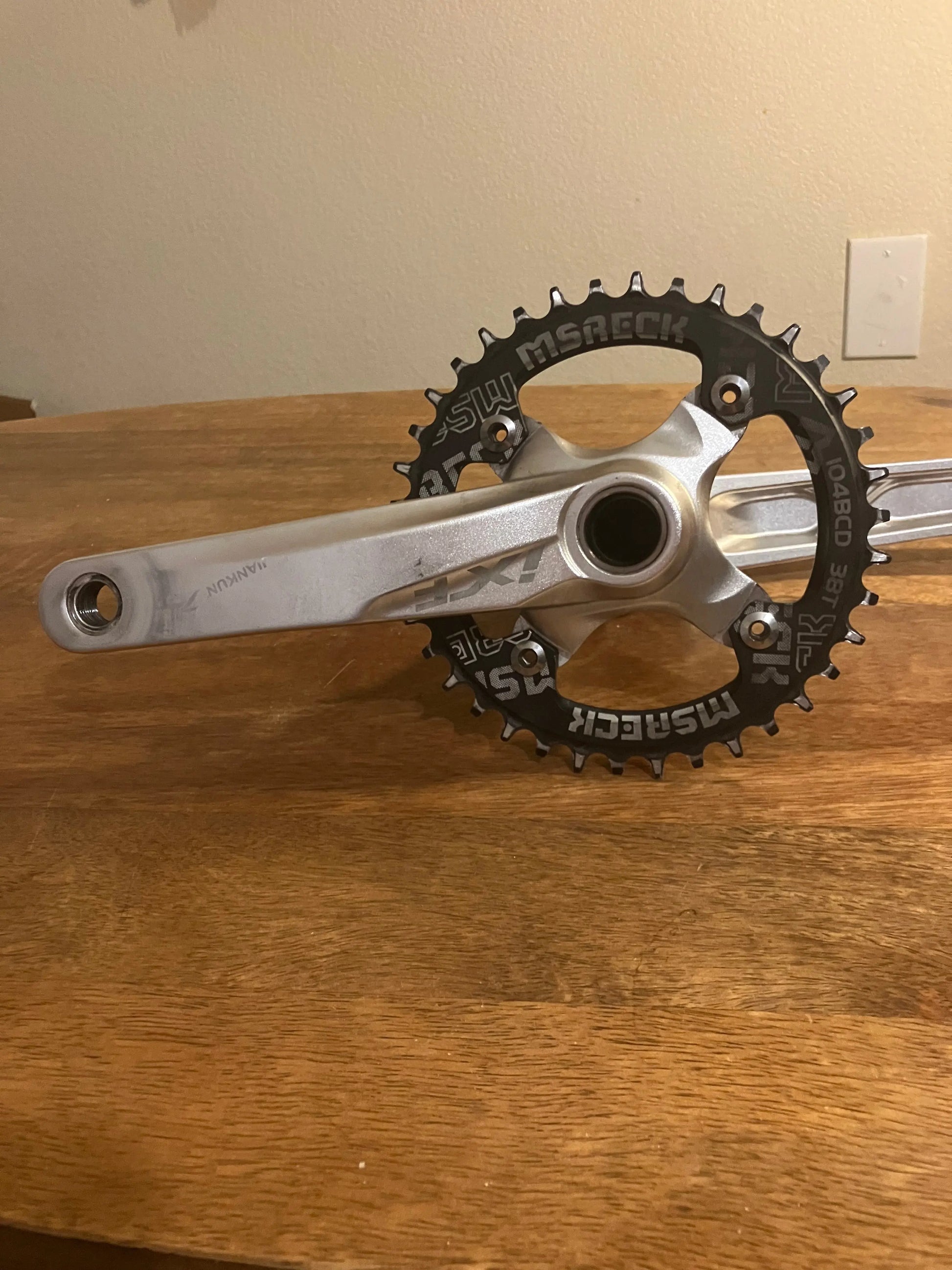 MSRECK Round Chainring 104 BCD 38T Single Chain Ring  
BNVB Bike Crank Arm Set 170mm 104 BCD Crank Set with Bottom Bracket Crank Chainring DannyStarkRidesFixed.Shop