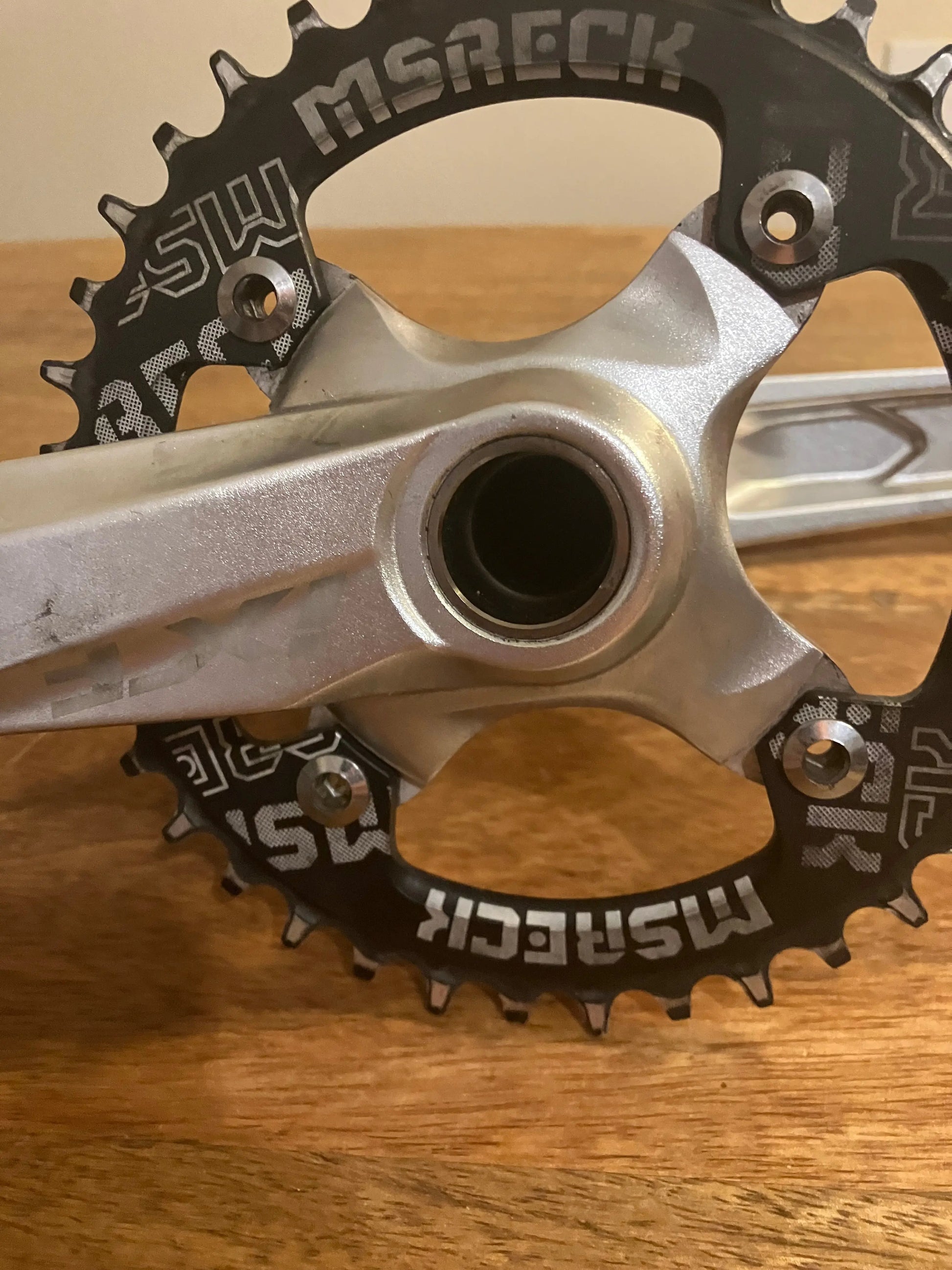 MSRECK Round Chainring 104 BCD 38T Single Chain Ring  
BNVB Bike Crank Arm Set 170mm 104 BCD Crank Set with Bottom Bracket Crank Chainring DannyStarkRidesFixed.Shop