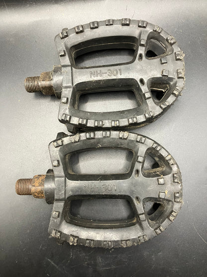 HN - 301 pedal set