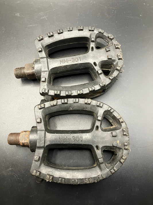 HN - 301 pedal set