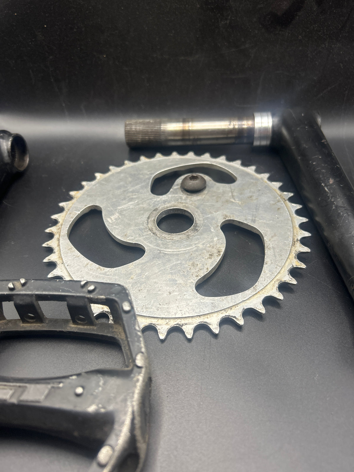 Unbranded Bmx 180 Crankset With GT Bikes 39T Chainring Sprocket And GT Pedals
