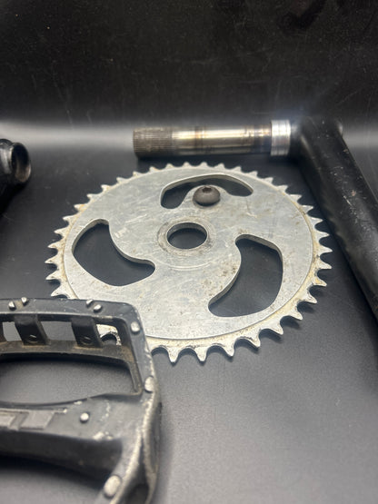 Unbranded Bmx 180 Crankset With GT Bikes 39T Chainring Sprocket And GT Pedals
