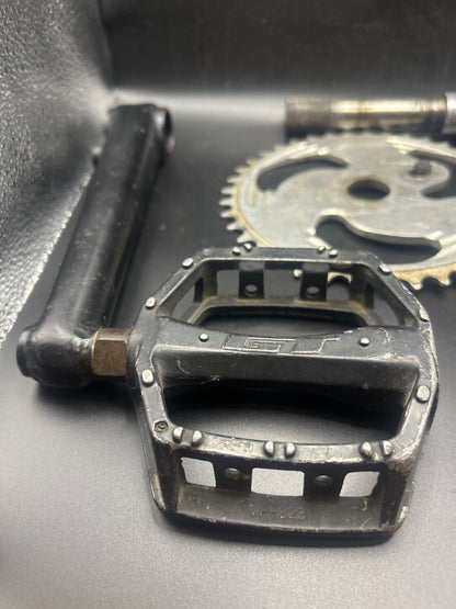 Unbranded Bmx 180 Crankset With GT Bikes 39T Chainring Sprocket And GT Pedals