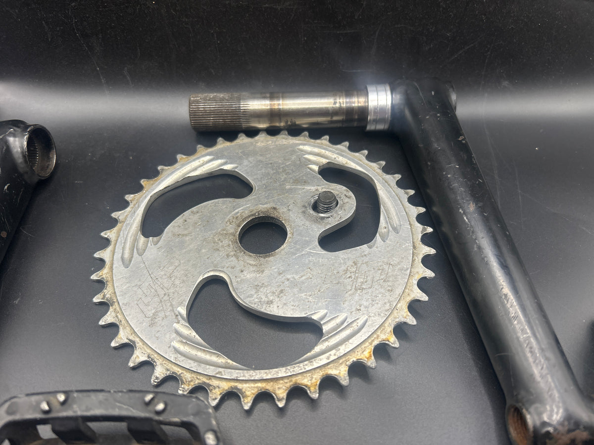 Unbranded Bmx 180 Crankset With GT Bikes 39T Chainring Sprocket And GT Pedals