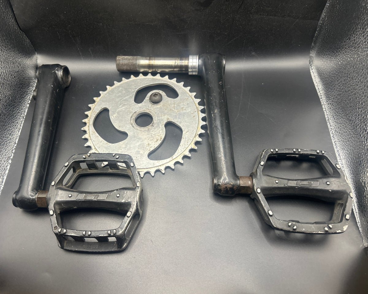Unbranded Bmx 180 Crankset With GT Bikes 39T Chainring Sprocket And GT Pedals