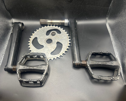 Unbranded Bmx 180 Crankset With GT Bikes 39T Chainring Sprocket And GT Pedals